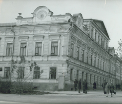 Первое здание университета